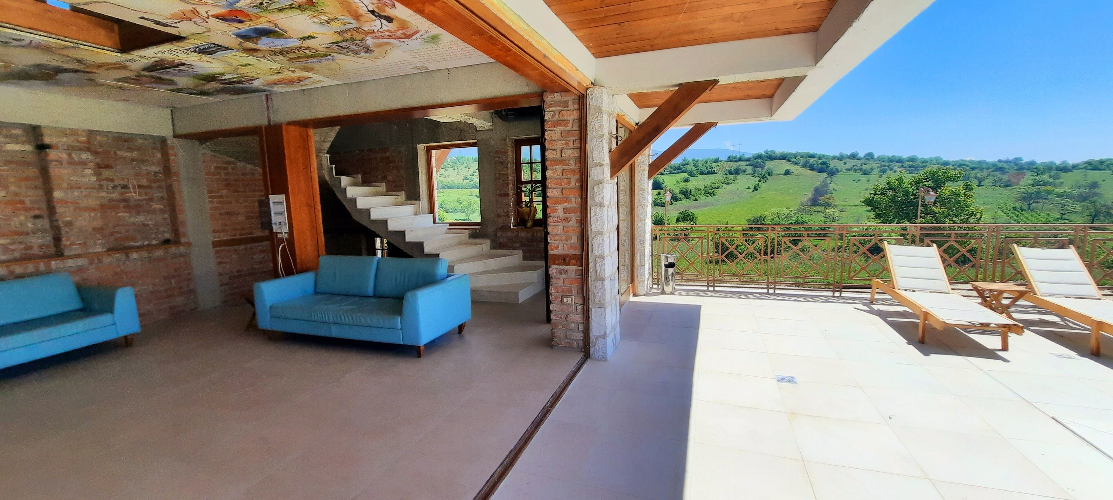 Villa Deluxe | Área de sala de estar | Smart TV de 5 pulgadas con canales por cable y piso con calefacción 