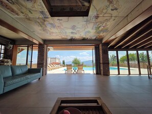 5-inch Smart TV with cable channels, heated floors - Macedonium Luxury Villa with big pool (Kuchevishte)