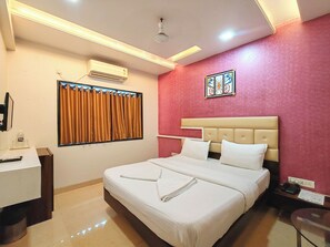 مكتب ومساحة عمل للكمبيوتر المحمول وواي فاي مجانًا