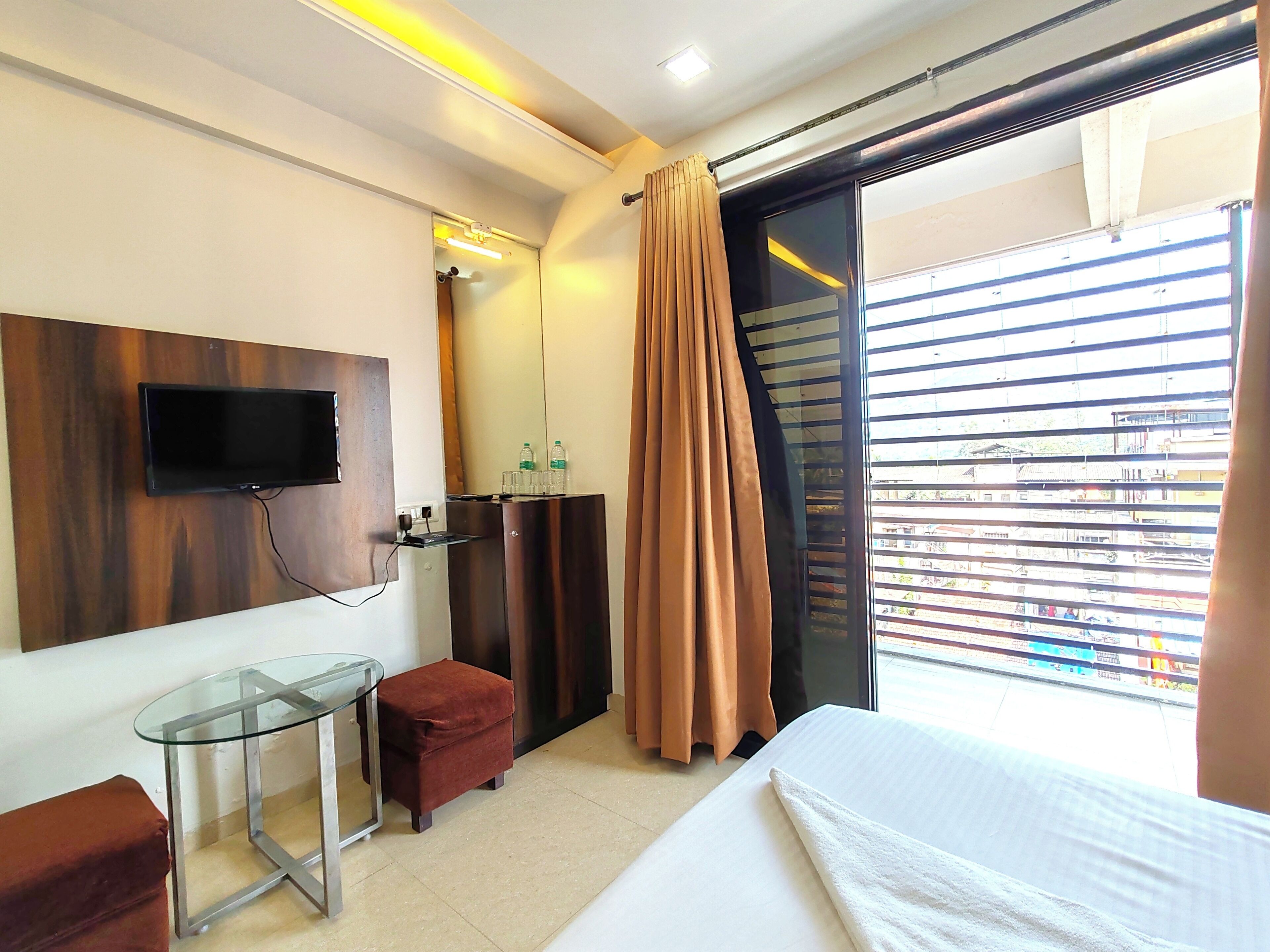 Executive Room | Desk, laptop workspace, free WiFi