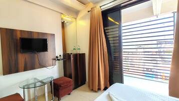 Executive Room | Desk, laptop workspace, free WiFi