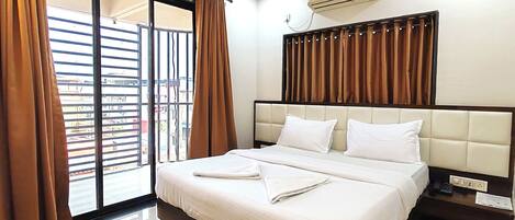 Bureau, espace de travail pour ordinateur portable, Wi-Fi gratuit