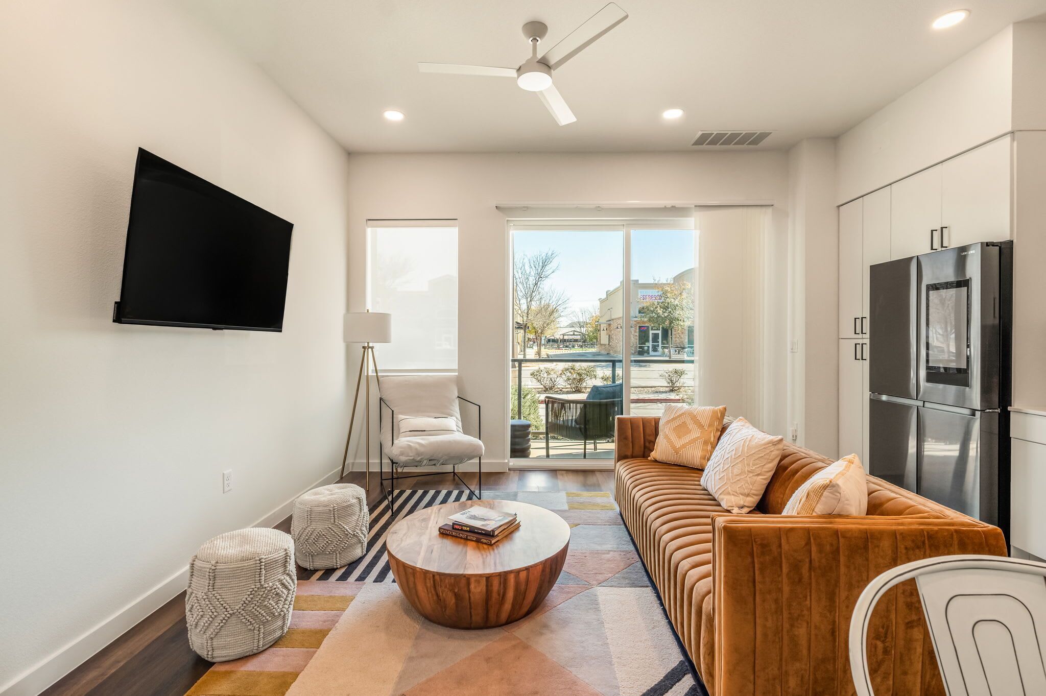 智能电视、乒乓球