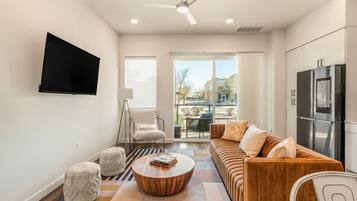 Smart TV, table tennis