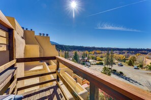 Property grounds - Ski, Hike & Fish! Beautiful Retreat Near Taos (Valdez)