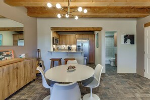 Interior - Ski, Hike & Fish! Beautiful Retreat Near Taos (Valdez)