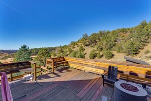 Terrace/patio - Ski, Hike & Fish! Beautiful Retreat Near Taos (Valdez)