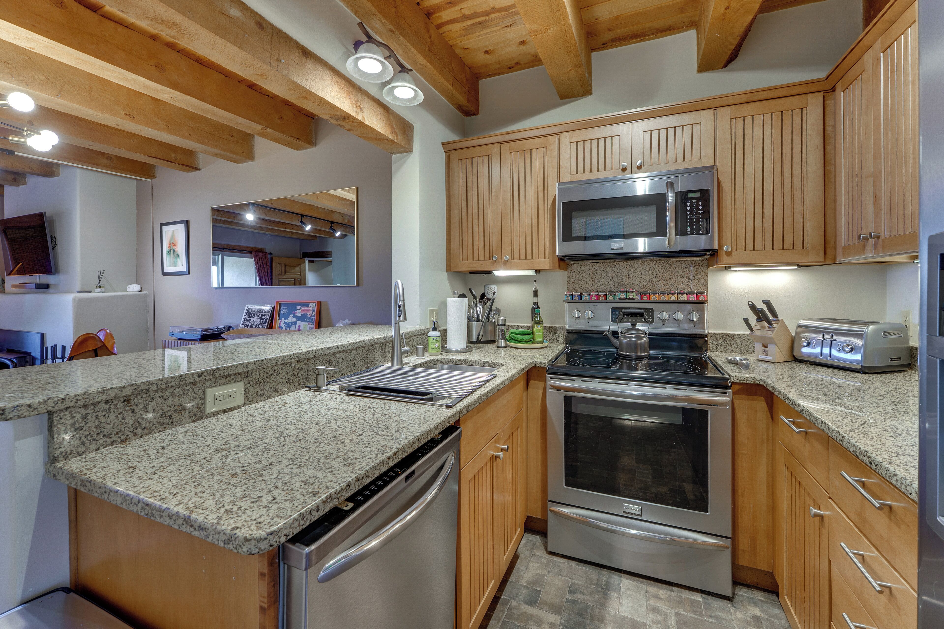 Fridge, microwave, stovetop, dishwasher