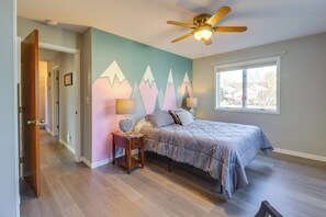 3 habitaciones, escritorio, tabla de planchar con plancha y internet 