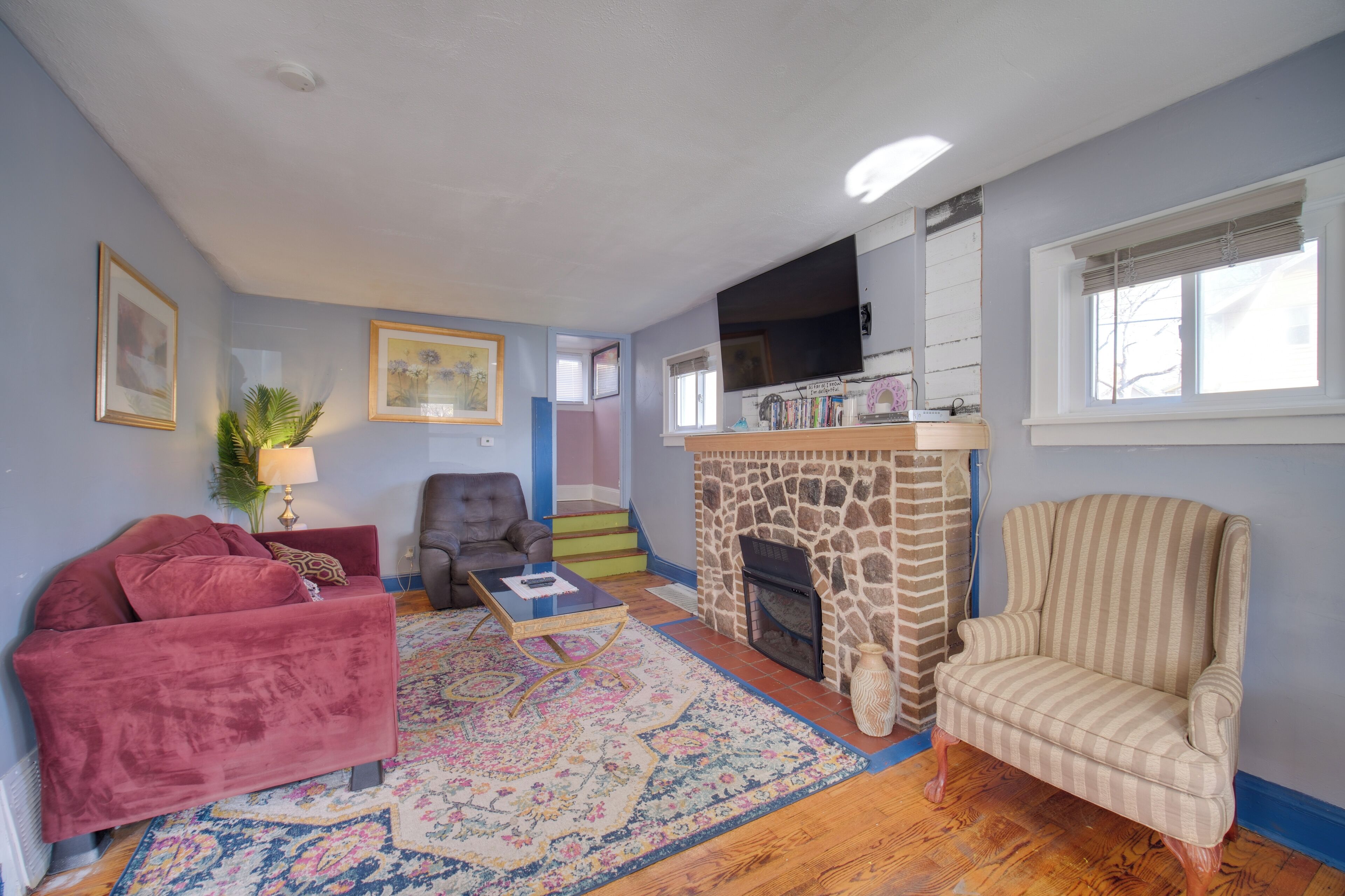 Televisión y chimenea 