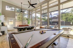 Game room - Heated Pool, Hot Tub, Game Room: Houston Group Gem (Houston)
