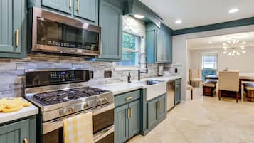 Refrigerador, microondas, parrilla de estufa y lavavajillas