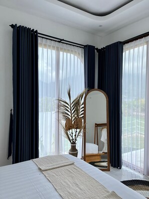 Free WiFi, bed sheets