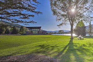 Property grounds - Shuttle to Beaver Creek Resort: Avon Ski Escape! (Avon)