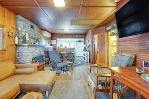 Televisión y chimenea 