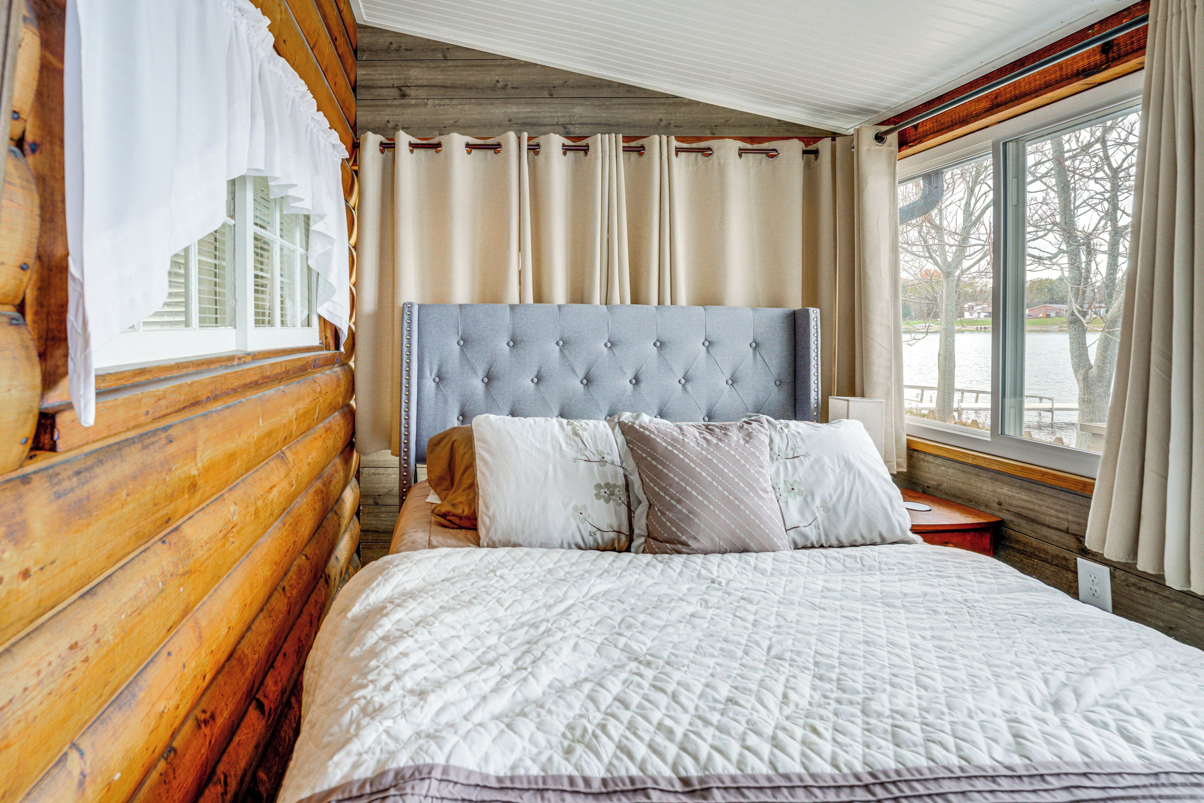 2 bedrooms, iron/ironing board, Internet, bed sheets