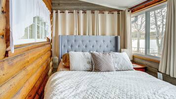 2 bedrooms, iron/ironing board, Internet, bed sheets