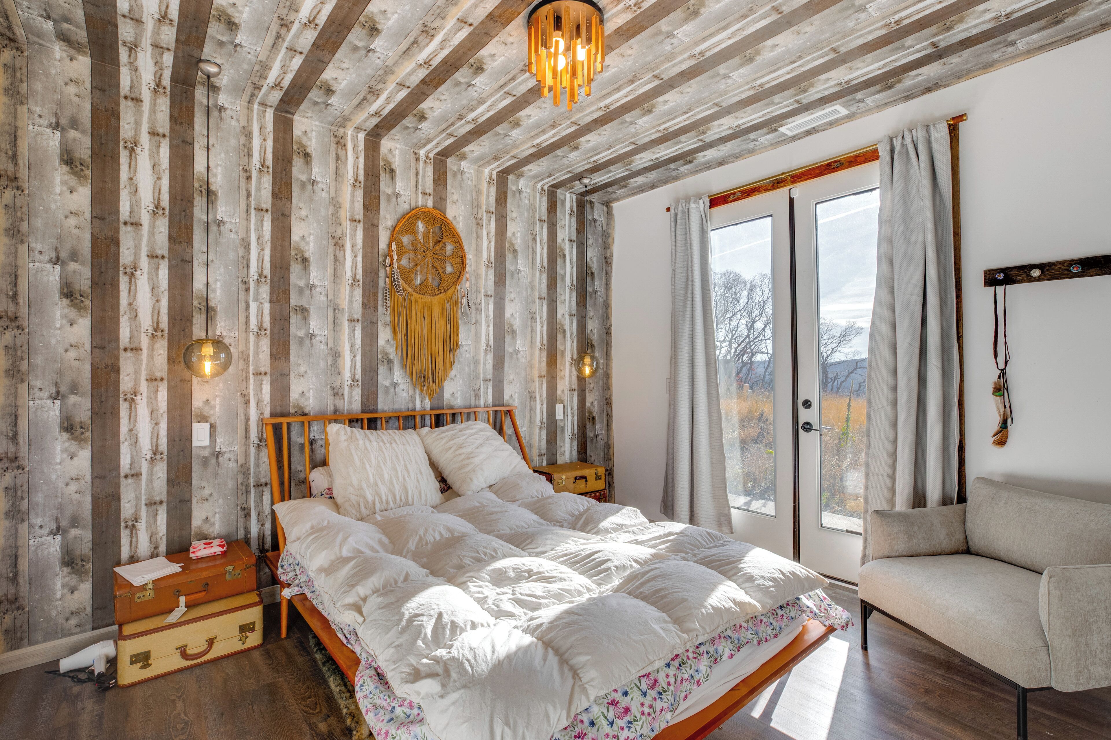 4 bedrooms, internet, bed sheets