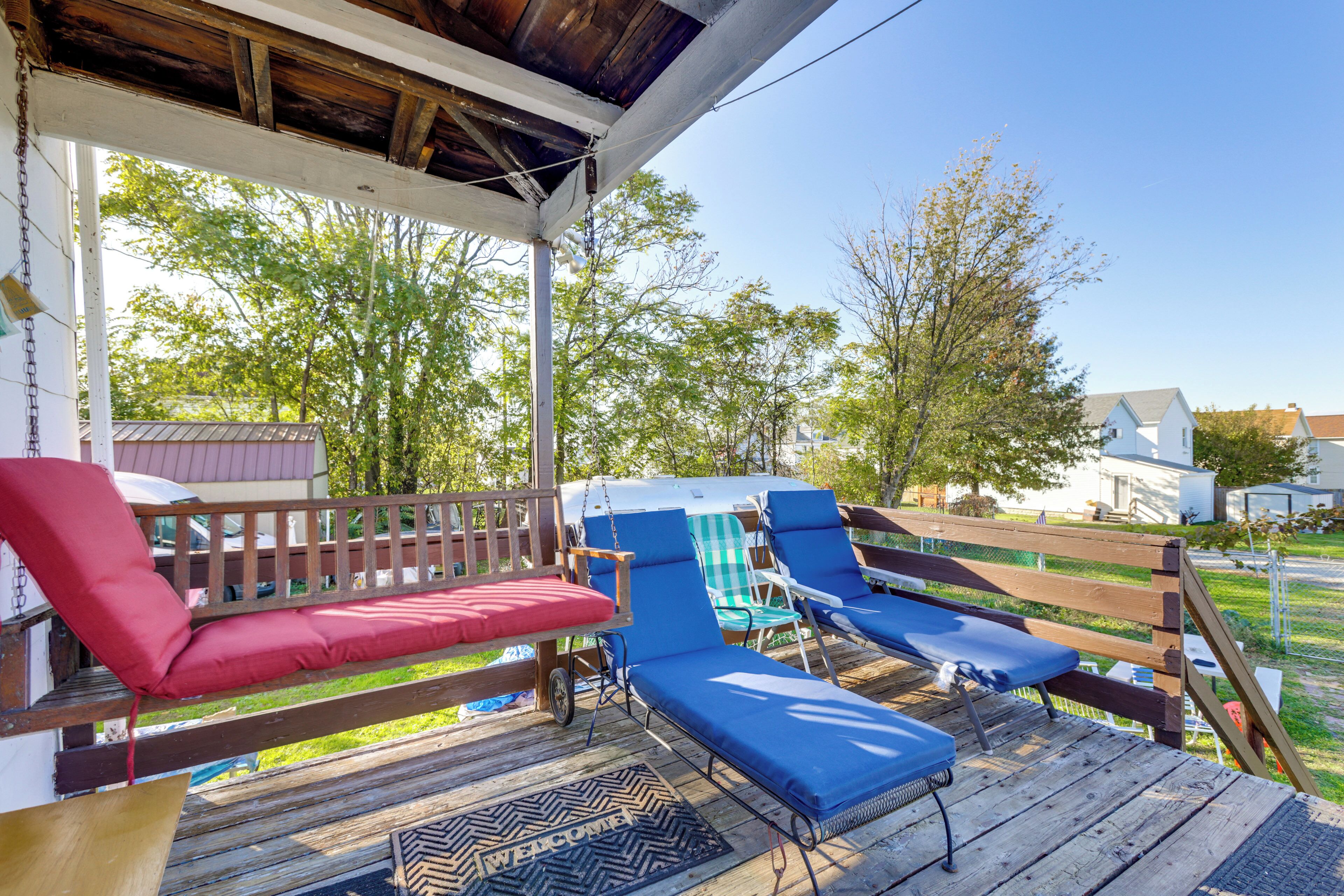 Uniontown Vacation Rental | 3BR | 1BA | 900 Sq Ft | Stairs Required