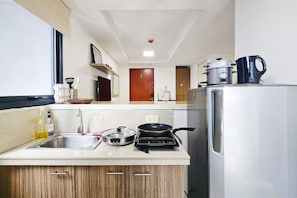 冰箱、微波炉、炉灶、电热水壶