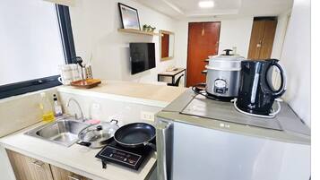 Fridge, microwave, stovetop, electric kettle