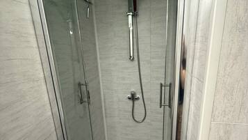 Een douche, een haardroger