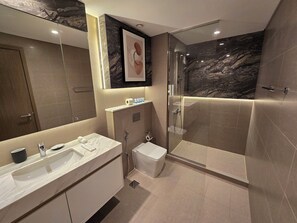 Classic Apartment, Balcony, City View | Bathroom | Towels, soap, shampoo, toilet paper - Royale Highend  Burj and Fountain View (Dubai)