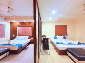 Superior Quadruple Room | Desk, iron/ironing board, free WiFi