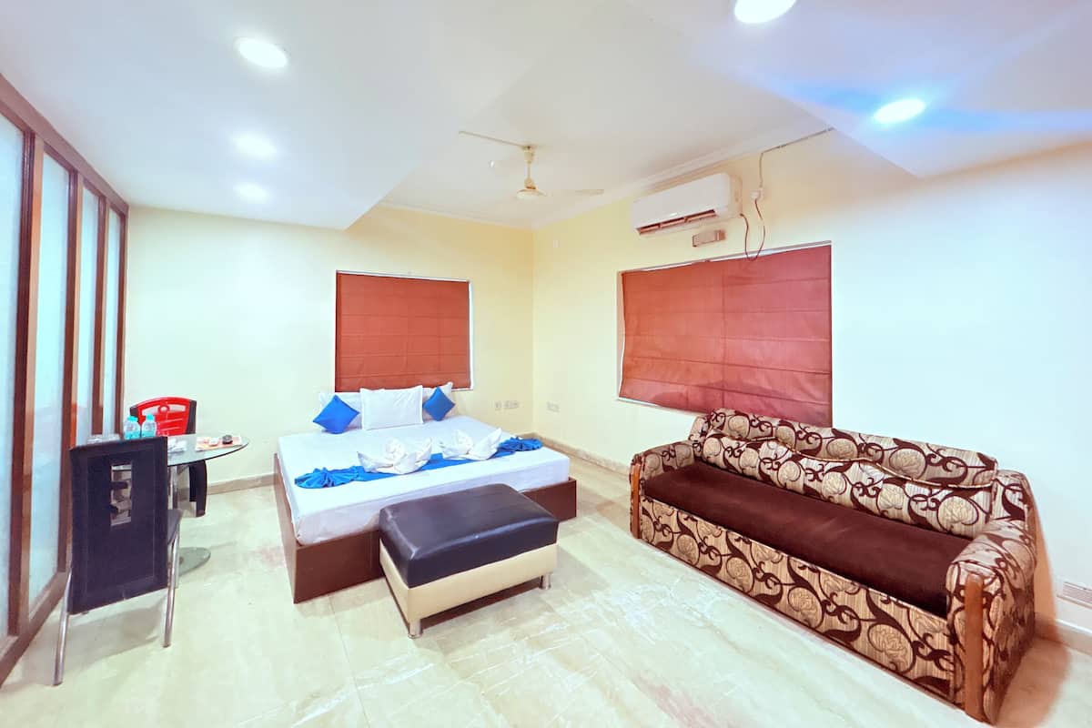 Superior Quadruple Room | Desk, iron/ironing board, free WiFi