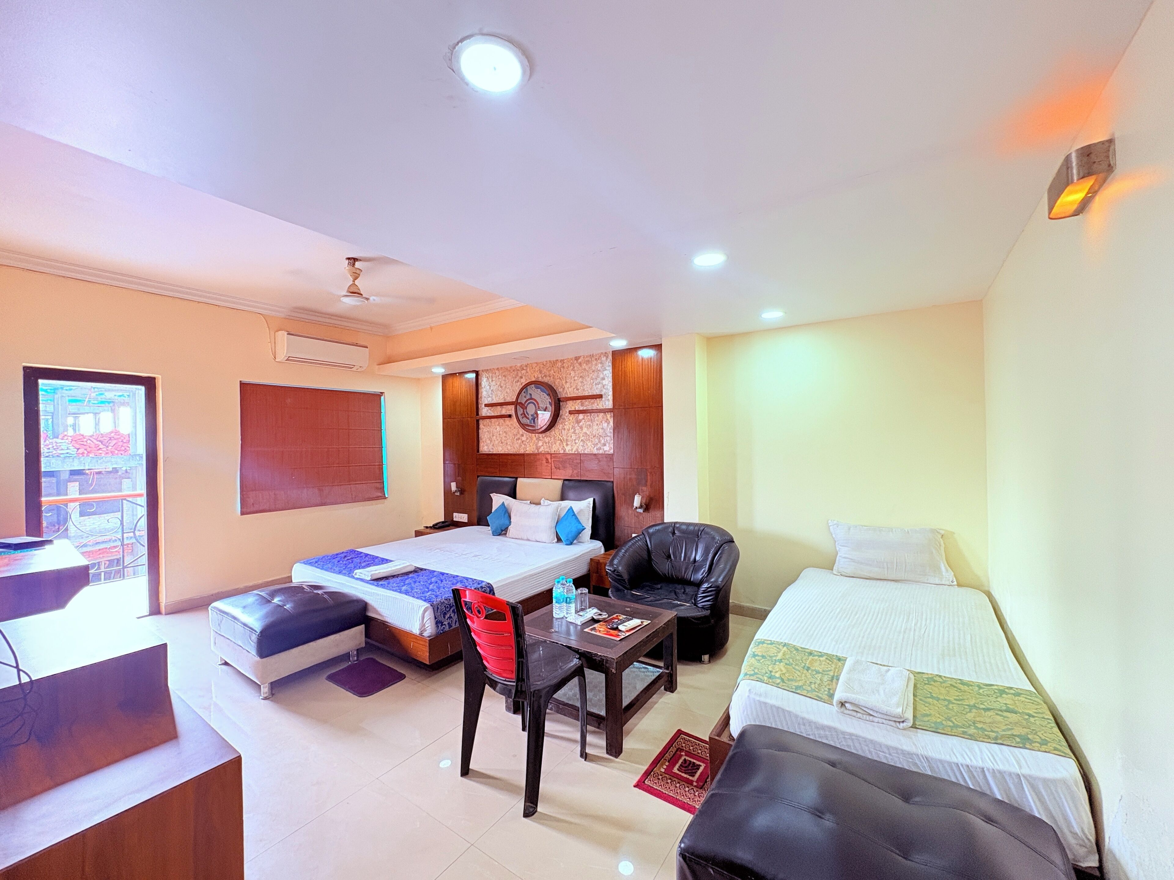 Executive Triple Room | Desk, iron/ironing board, free WiFi