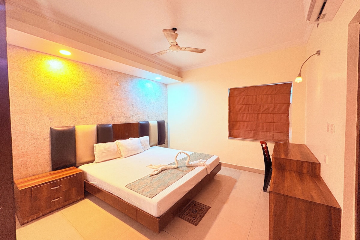 Premium Quadruple Room | Desk, iron/ironing board, free WiFi