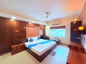 Deluxe Double Room, Pool View | Desk, iron/ironing board, free WiFi