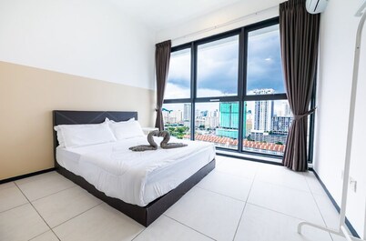 Urban Suites Georgetown Penang 6pax 3BR Family Cozy Homestay