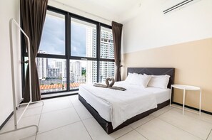 3 bedrooms, iron/ironing board, WiFi, bed sheets - Urban Suites Georgetown Penang 6pax 3BR Family Cozy Homestay (George Town)