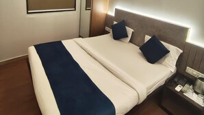 In-room safe, soundproofing, free WiFi - Hotel Ritz Vesu (Surat)