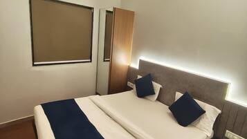 Deluxe Double Room, City View | In-room safe, soundproofing, free WiFi