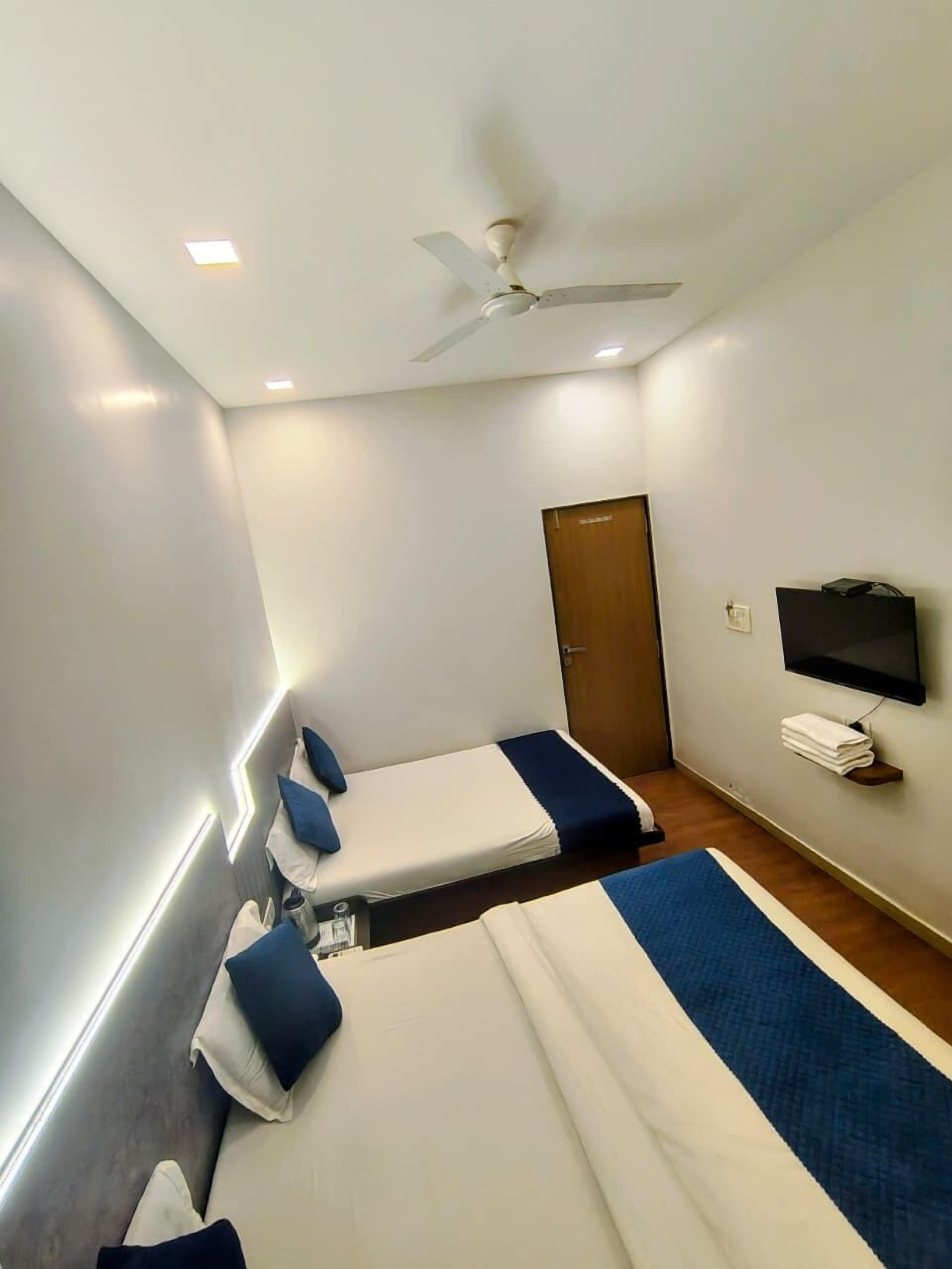 Quadruple Room, 2 Queen Beds | In-room safe, soundproofing, free WiFi