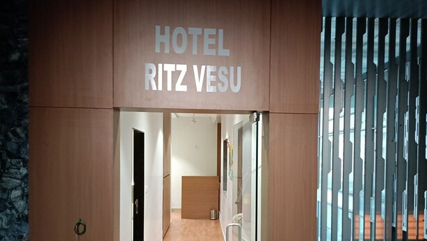 Front of property - Hotel Ritz Vesu (Surat)