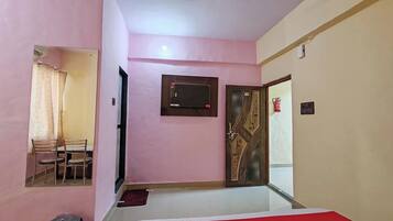 Doppia Classic, vista città | Una scrivania, postazione laptop