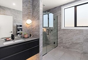 Eco-friendly toiletries, hair dryer, towels, soap - Where luxury meets the ocean.
Welcome to our home. (Taieri Mouth)