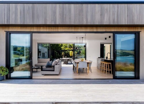 Where luxury meets the ocean.
Welcome to our home.