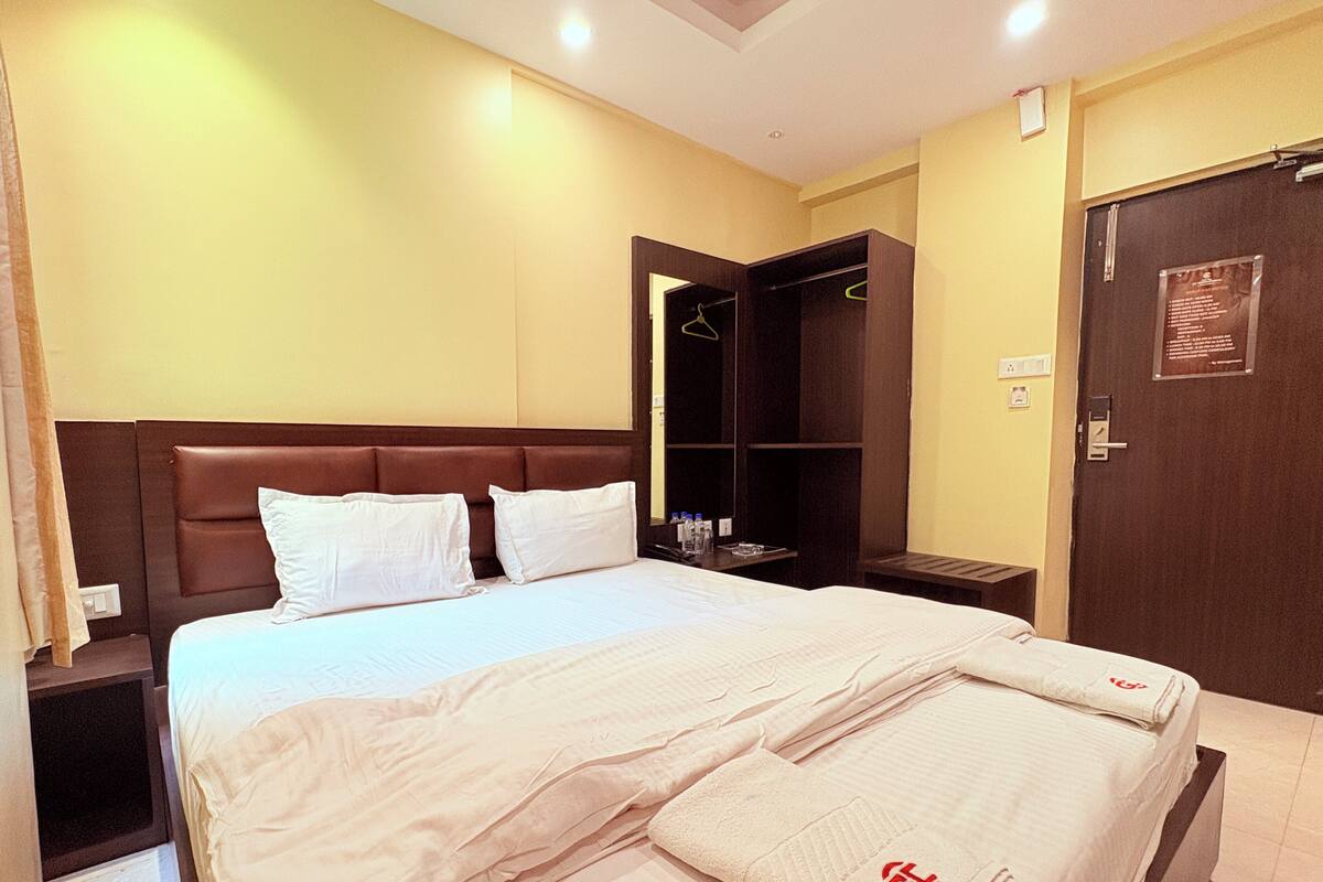 Habitación doble Deluxe, 1 habitación, vista a la alberca | Escritorio y wifi gratis 