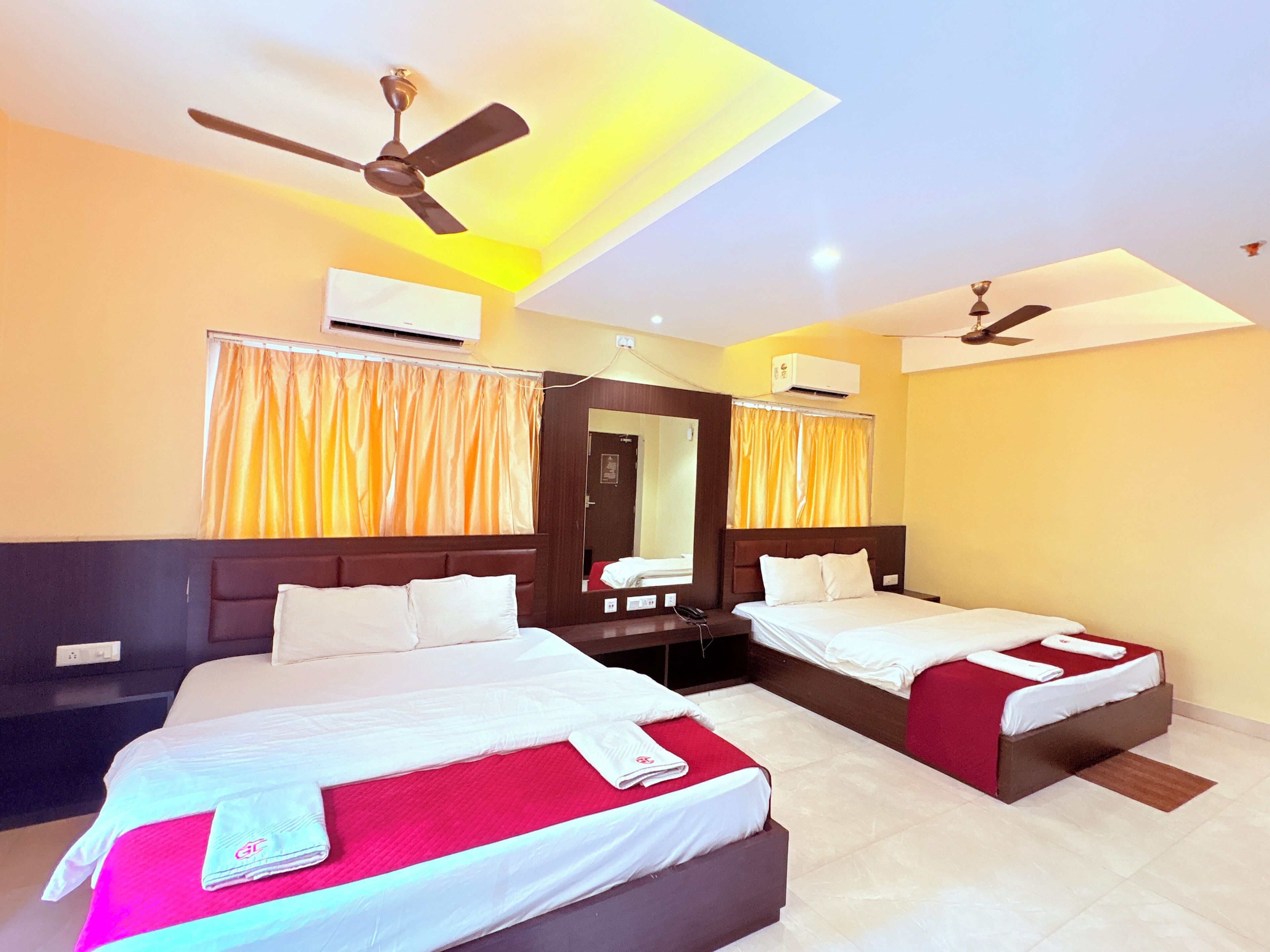 Familjerum för fyra - 2 sovrum - utsikt mot staden | Skrivbord och gratis wi-fi