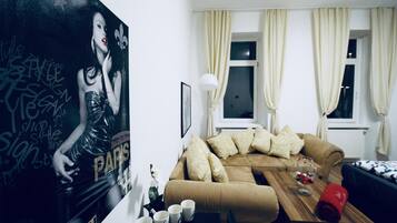 Basic Apartment | Iron/ironing board