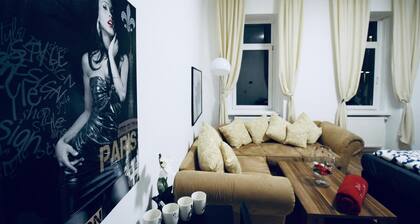 Cozy 2BR Apartment Near Augarten