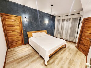 4 slaapkamers, een kluis op de kamer, een strijkplank/strijkijzer