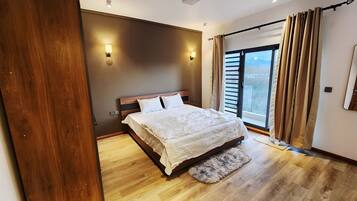 4 bedrooms, in-room safe, iron/ironing board, free WiFi