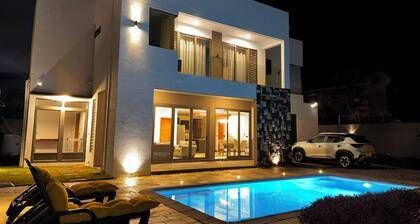 Tropical Elegance Haven - 4 bedrooms Villa on Mauritius’ Northwest Coast