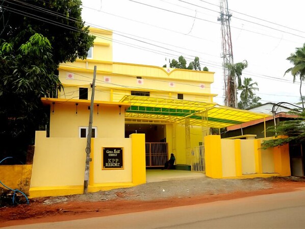 المنشأة من الخارج