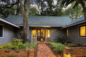 Exterior detail - Pool, Hot Tub, Fairway Views & Quick Bike Ride to Beach | Loblolly Retreat (Hilton Head Island)